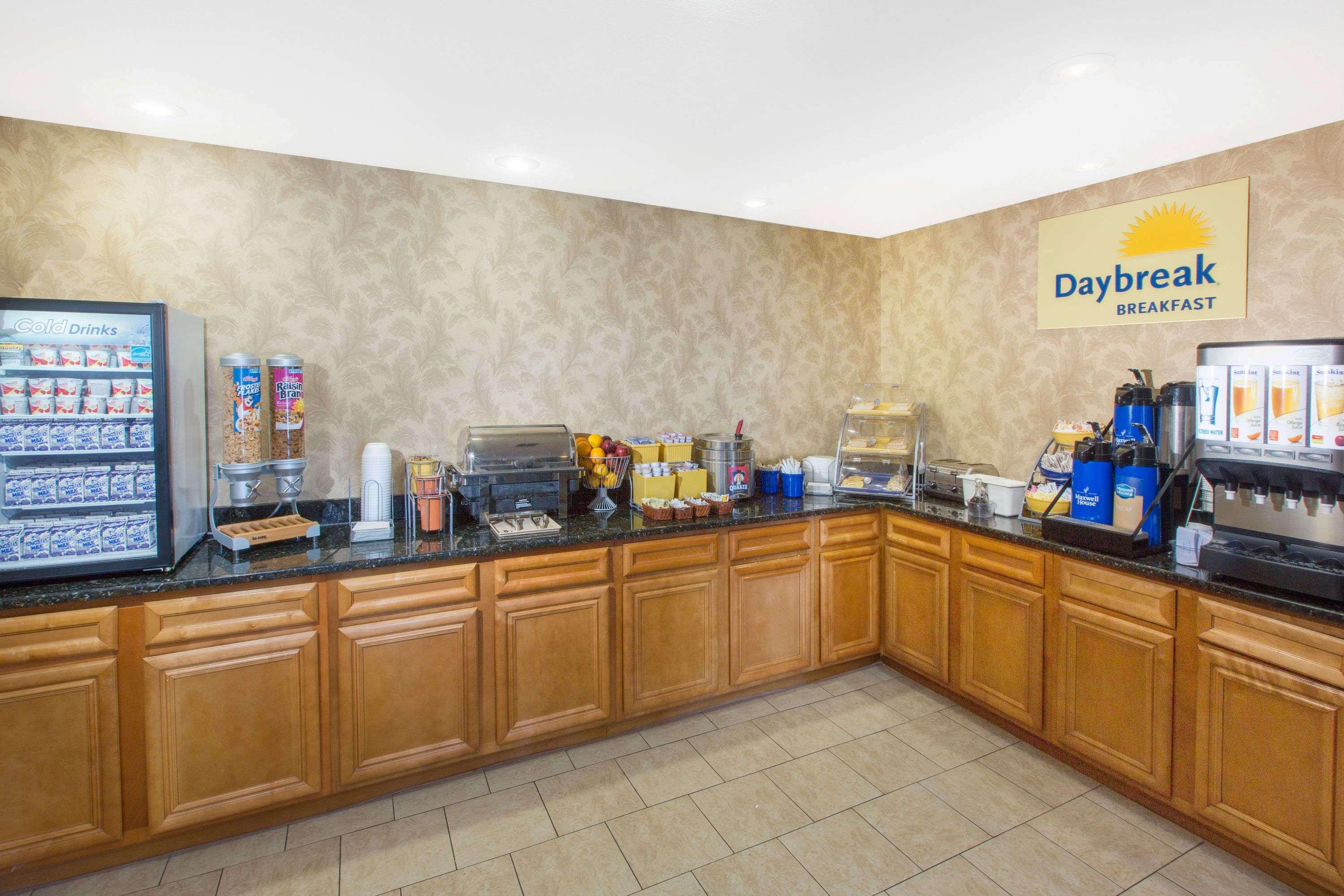 Days Inn By Wyndham Lonoke Экстерьер фото